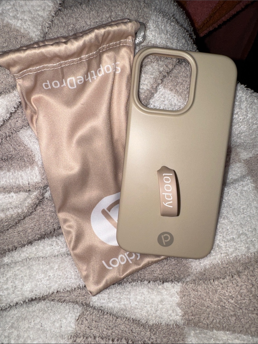 iPhone 15 pro max sandstone loopy case